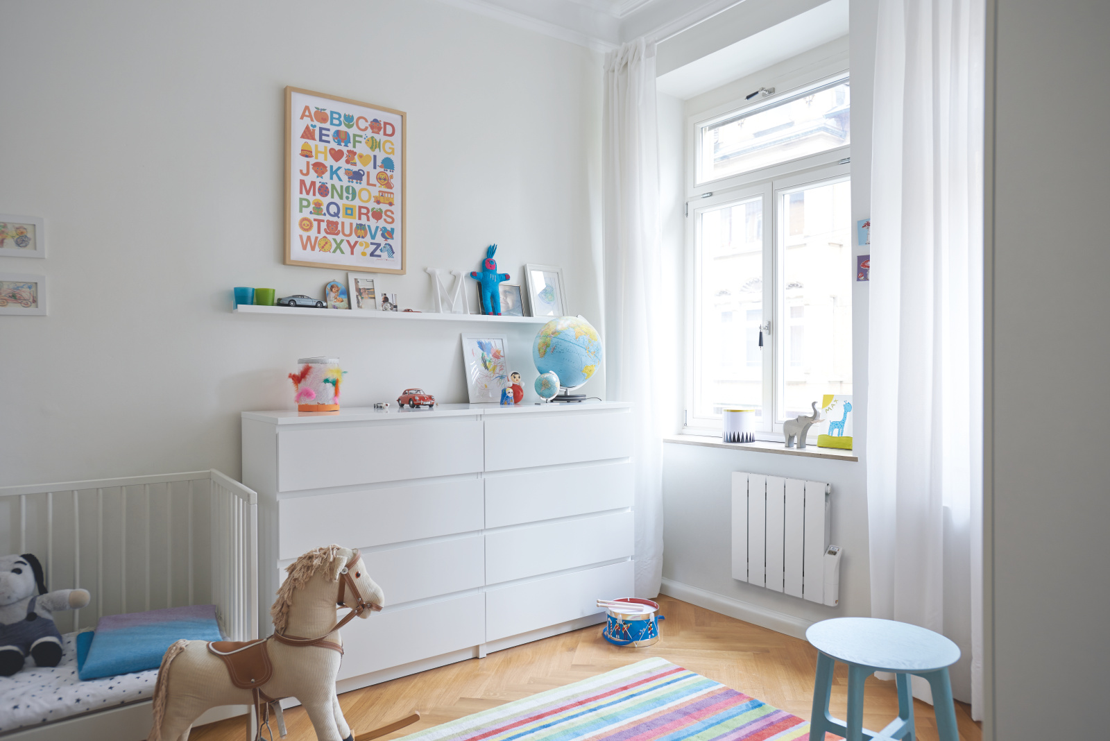 Zehnder_RAD_Alura-EL_white_el_living_001 Rendering Zehnder Alura Decorative radiator Side view