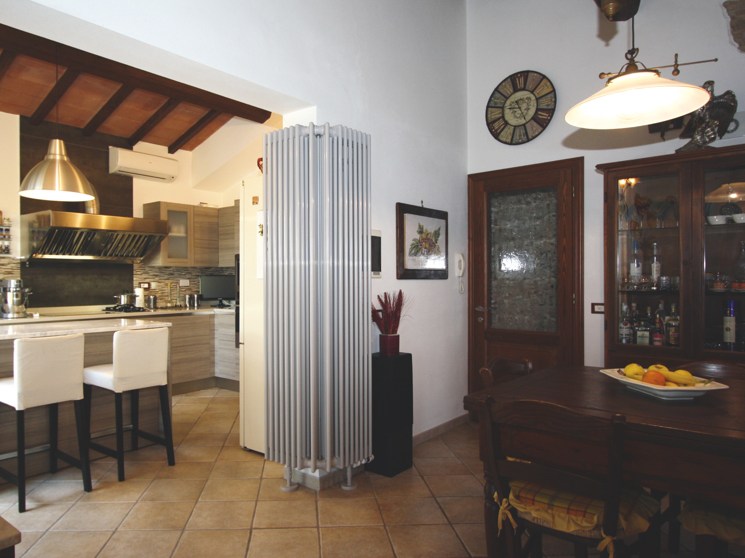 Reference Zehnder Charleston Electric Decorative radiator Side view